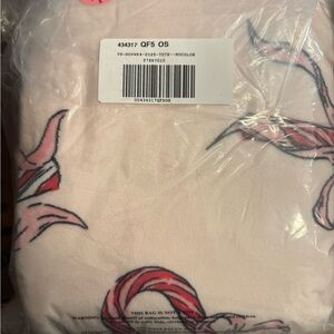 Victoria's Secret Christmas 2025 Blanket Pink and White Throw and Bag.